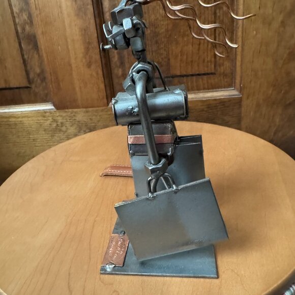 Hinz & Kunst Germany Design Das Original Sculpture - Woman w/Packages - Picture 2 of 10